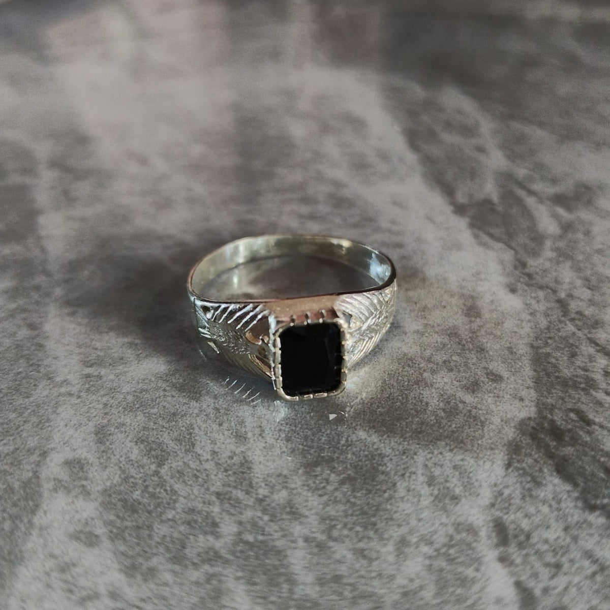 Anillo Piedra Negra