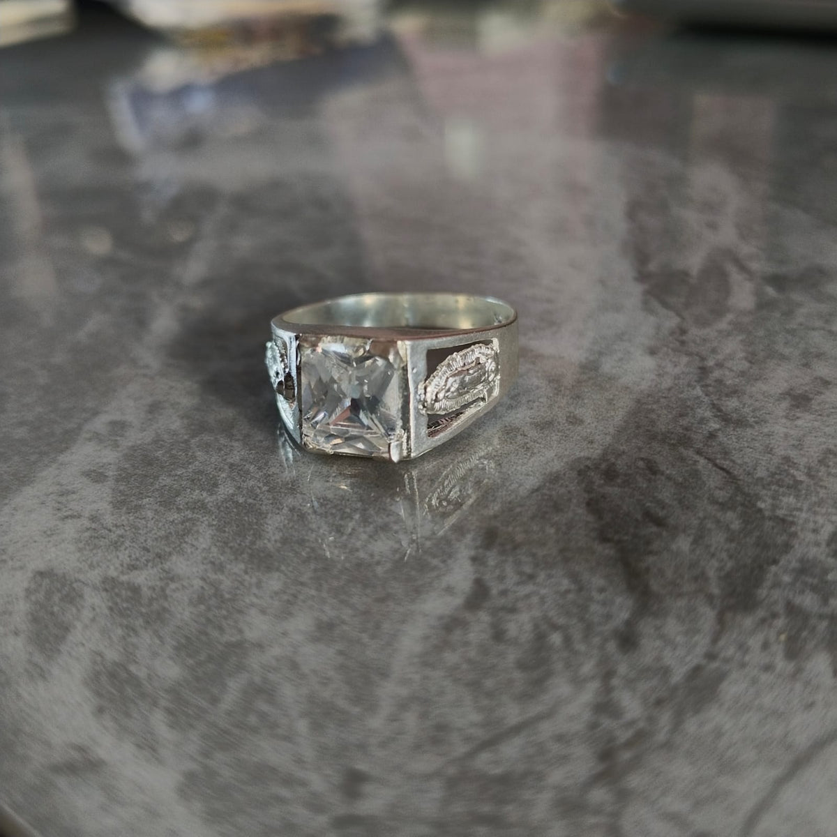 Anillo Piedra Blanca Cuadrada